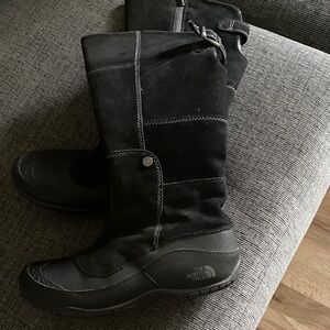 Women’s slightly used good condition weather booths—